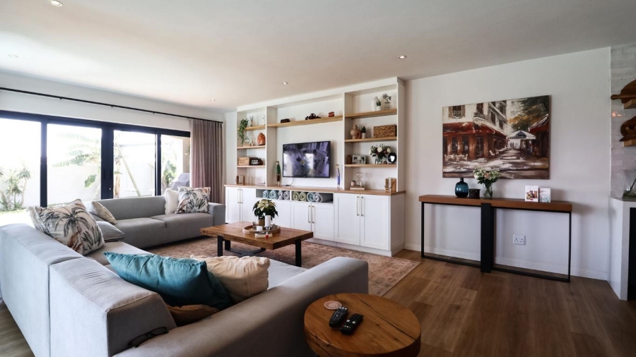 6 Bedroom Property for Sale in Whale Rock Heights Western Cape